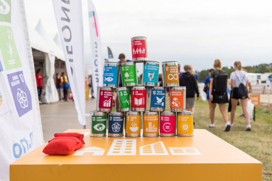 Blikkbokser med bærekraftsmålene