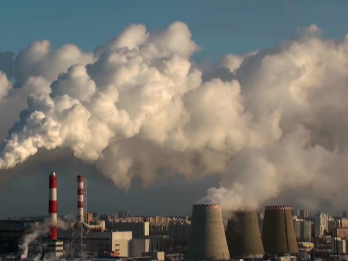 røyk fra mange fabrikkpiper - klimaforskning film